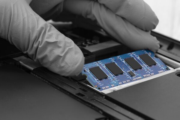 What Are Throughput & RAM/Flash Memory on a Wireless Router?